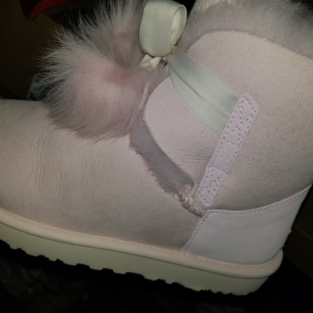 🌸New UGG " Gita" womens, light pink size